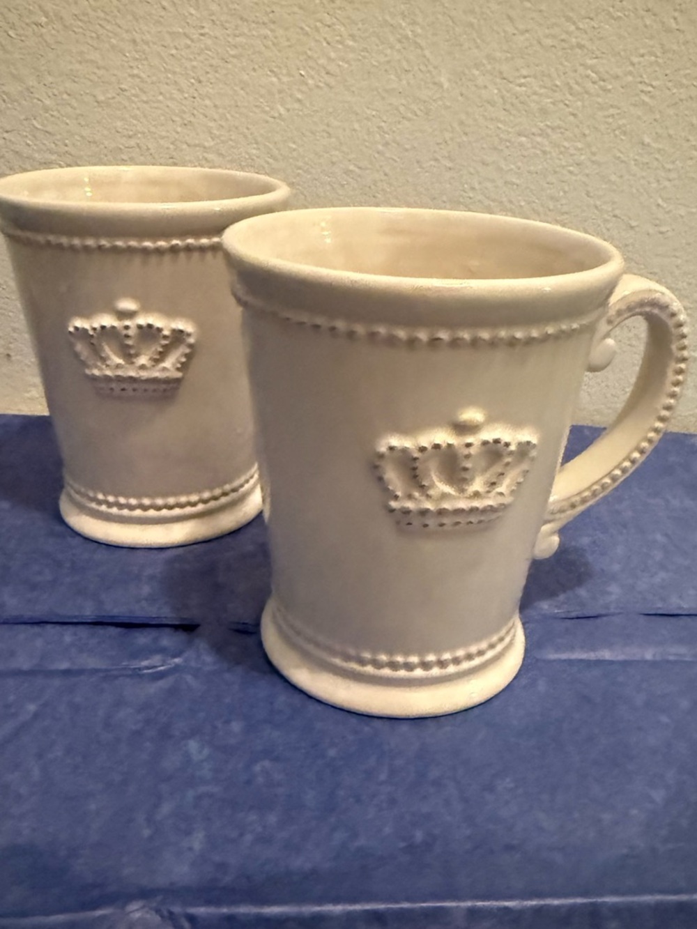 2 embossed crown and beaded rim details 16oz mugs.